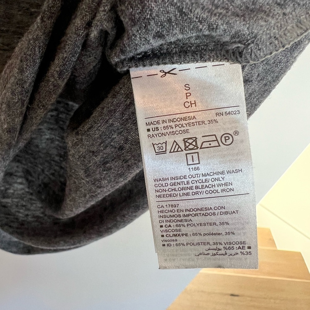 Old Navy Grey Twist Cold Shoulder Shirt Womens Small - Picture 8 of 12